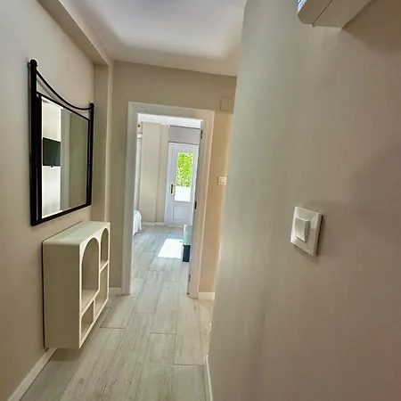 Salinas Apartment *